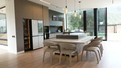 Cocinas de lujo 2026: tendencias minimalistas y tecnología inteligente