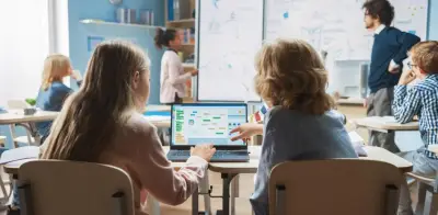 Colombia enfrenta rezagos en conectividad y formación docente en educación digital