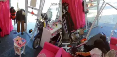 Dos mujeres chocaron contra un local comercial en Argentina