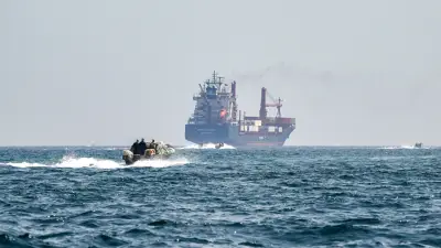 EE. UU. destruye seis embarcaciones iraníes en el estrecho de Ormuz