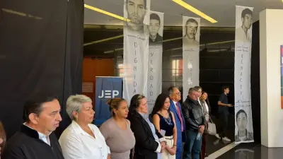 Exmilitares devuelven medallas en exposición restaurativa ante la JEP
