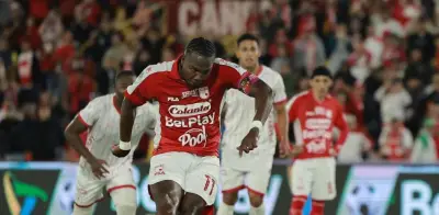 Hugo Rodallega anota triplete y Santa Fe golea 4-0 al América
