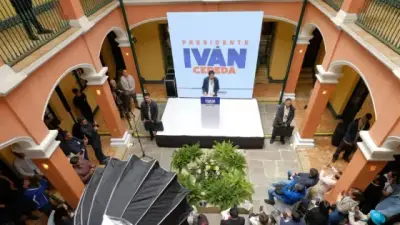 Iván Cepeda propone siete programas sociales con foco en adultos mayores y jóvenes