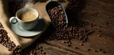 Lluvias frenan cosecha de café y producción anual cae 17% en Colombia