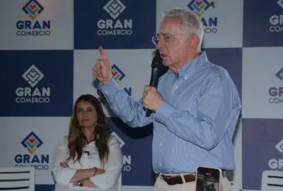 Álvaro Uribe defiende a Paloma Valencia y asume errores propios en campaña