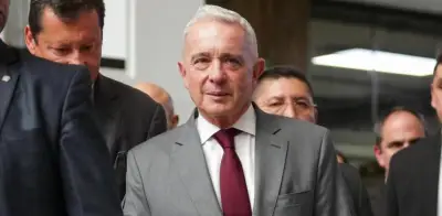 Álvaro Uribe rechaza grafiti de víctimas cerca a su casa en Rionegro