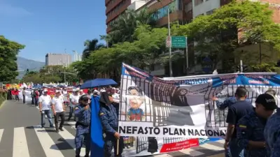 Marchas del Día del Trabajo en Medellín con presencia de Gustavo Petro