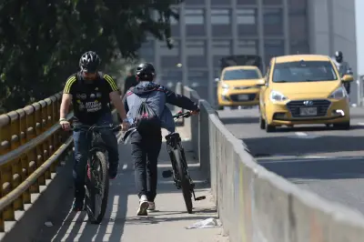 Nueva regulación para patinetas y bicicletas eléctricas en Colombia: casco y chaleco serían obligatorios
