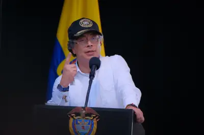 Petro arremete contra Asofondos y magistrado por suspensión de traslados pensionales