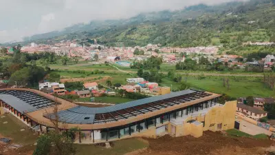Presidente Petro inaugura moderna sede UIS Málaga con 90% de avance