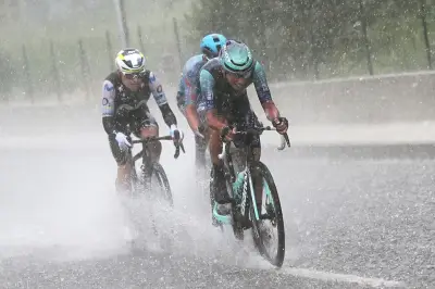 Revolcón en el Giro: fuga ganó y dejó a favoritos a más de 7 minutos