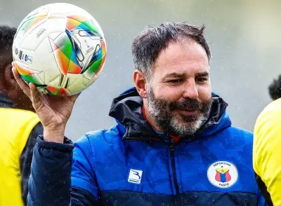 Risueño vs. prensa: nuevo cruce del español con el fútbol colombiano