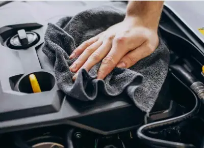 ¿Se debe lavar el motor del carro? Esto dicen los expertos