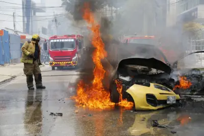 Taxi se incendia en plena avenida Jiménez en Manga, Cartagena