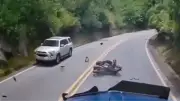 Accidente en Antioquia: motociclista choca contra tractomula en Cisneros