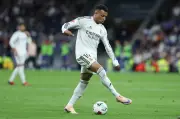 Afición del Real Madrid abuchea a Mbappé en su regreso ante Oviedo