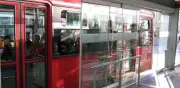 Agreden a guarda de seguridad en estación Las Flores de TransMilenio por evasión de pasaje