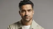 Alfonso Herrera interpreta al villano Esteban Trueba en 'La casa de los espíritus'