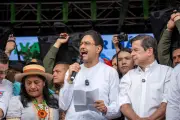 Centrales sindicales respaldan candidatura presidencial de Iván Cepeda