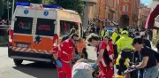 Conductor atropella a doce peatones en Módena, Italia; siete graves