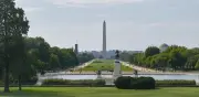 Demanda busca frenar pintura azul en el Estanque Reflectante del Monumento a Lincoln