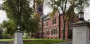 EE.UU. investiga a universidad femenina por admitir mujeres trans