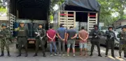 Ejército captura a cinco personas y recupera más de 5.000 galones de combustible en Santander