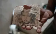 El cuidador del cementerio que espera a su hermano desaparecido hace 20 años