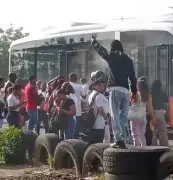 Emergencia en bus de Transcaribe: pasajeros evacuaron por humo