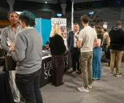 Empresas en EE.UU. suman 109.000 empleos en abril, la mayor cifra desde enero de 2025