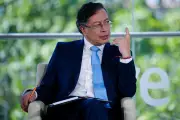 Exmagistrados piden a Procuraduría llamar la atención a Petro por ataques a instituciones