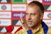 Hansi Flick renueva con Barcelona hasta 2028 con año opcional