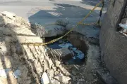 Hueco en entrada de Nuevo Bosque en Cartagena genera riesgo vial