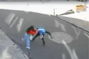 Joven se enfrenta a ladrón en Chapinero y vecinos lo retienen