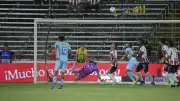 Junior clasifica a semifinales con atajada de penalti de Silveira a Dayro Moreno