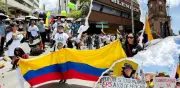 Marcha del Día del Trabajo en Medellín avanza sin gestores de seguridad