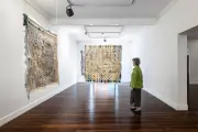 Miguel Mesa Posada explora riqueza y colonialismo en exposición 