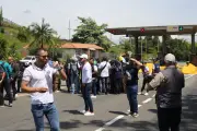 Minga indígena bloquea peajes en Autopistas del Café en Caldas
