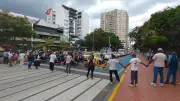 Minga indígena bloquea vía frente al CAM en Cali tras breve despeje