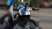 Multas por cámaras en cascos de moto: reglas y sanciones en Colombia