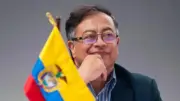 Petro entrega pieza arqueológica recuperada desde Chile en Tumaco