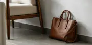 ¿Por qué evitar poner el bolso en el suelo? Esto dice el Feng Shui
