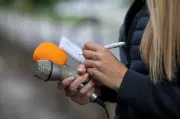 Presentadora Sara Gore revela en vivo que tiene cáncer de seno