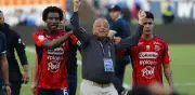 Raúl Giraldo renuncia a representación legal del DIM tras escándalo con hinchas