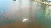 Reportan extraña mancha café en aguas de Castillogrande en Cartagena