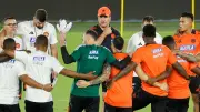 Rival de Colombia en eliminatorias cancela su concentración