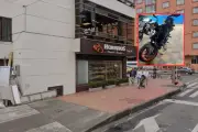 Robo insólito en panadería de Bogotá: se llevaron moto del parqueadero y no hay respuestas