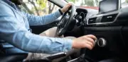 Solicitudes de certificados para vehículos eléctricos crecen 16.800% y Upme acelera trámites