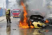 Taxi se incendia en plena avenida Jiménez en Manga, Cartagena