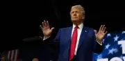 Tribunal de EE.UU. bloquea arancel del 10% de Trump por ilegal